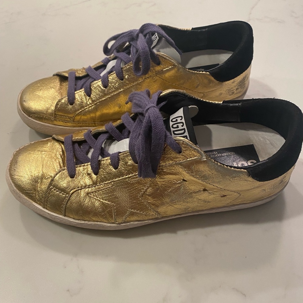 GOLDEN GOOSE